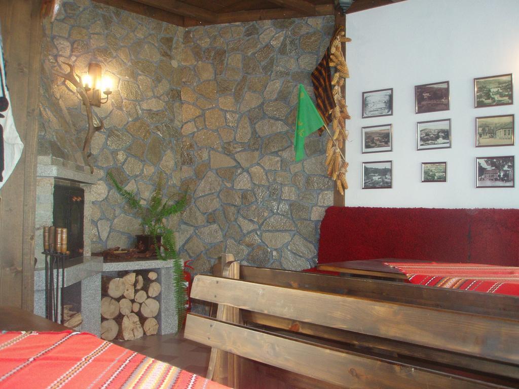 Mania Guest House Калофер Екстериор снимка
