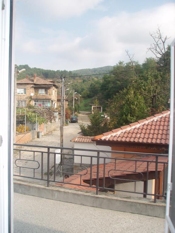 Mania Guest House Калофер Екстериор снимка