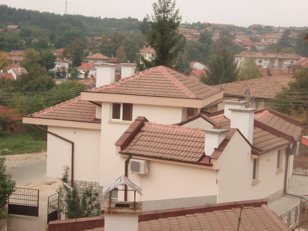 Mania Guest House Калофер Екстериор снимка