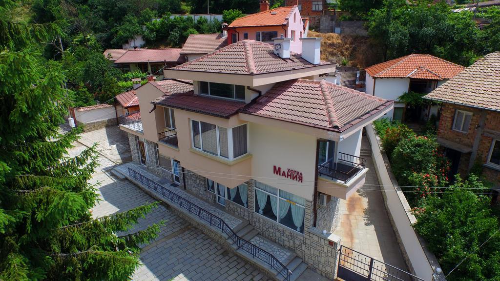 Mania Guest House Калофер Екстериор снимка