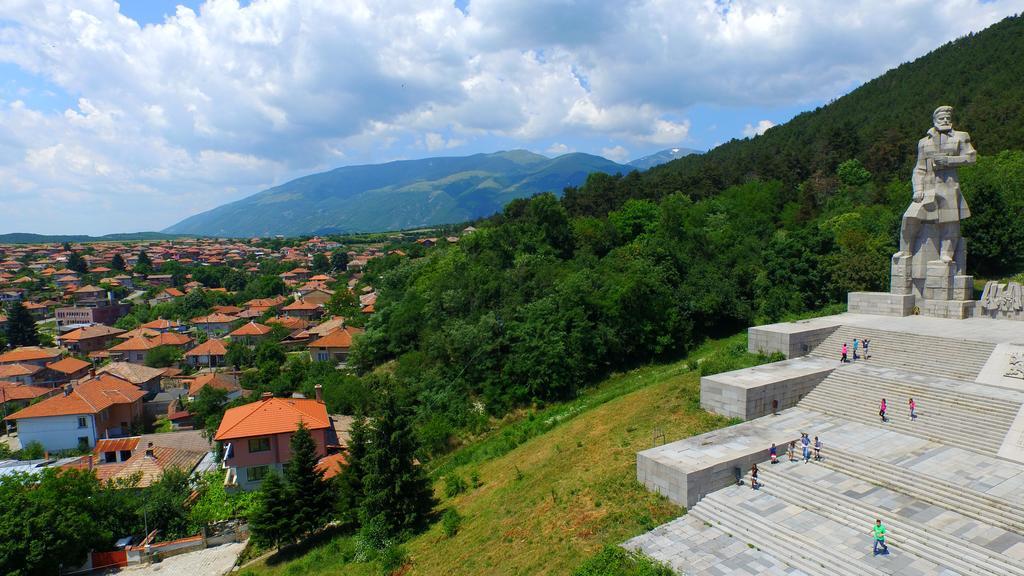Mania Guest House Калофер Екстериор снимка