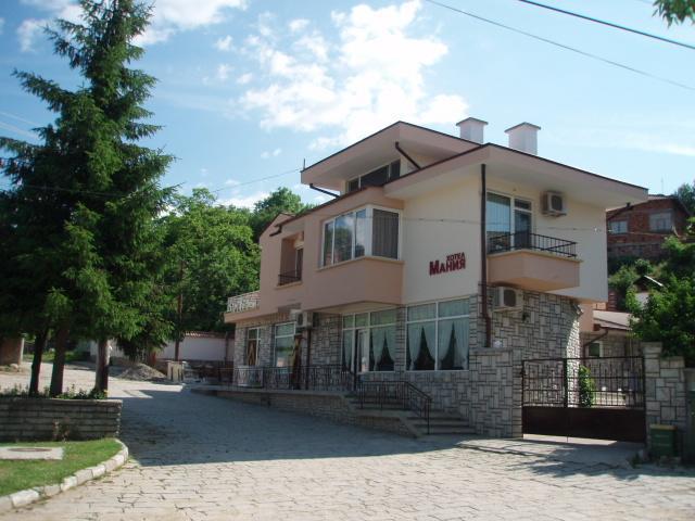Mania Guest House Калофер Екстериор снимка